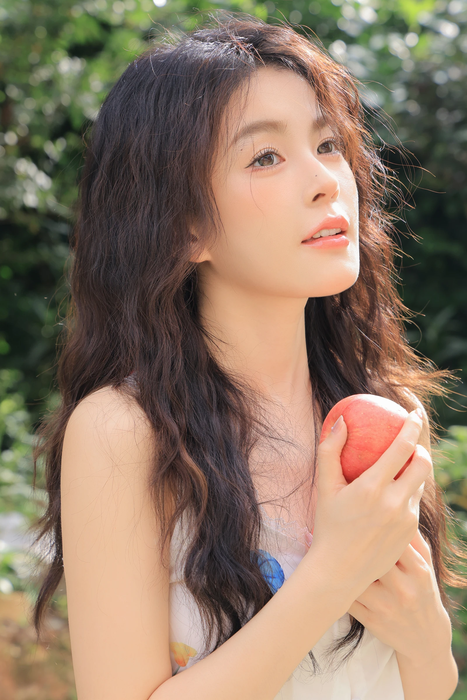 [YITUYU]艺图语-2024.10.16-绿荫环抱-裸心心-[25P-257MB]-8.webp